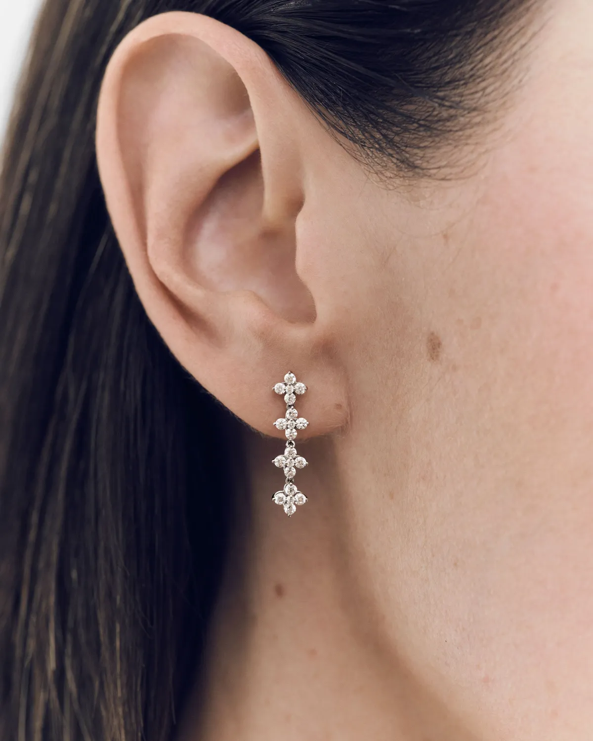 PDPAOLA Maggie Bloom boucles d’oreilles diamants or blanc floral