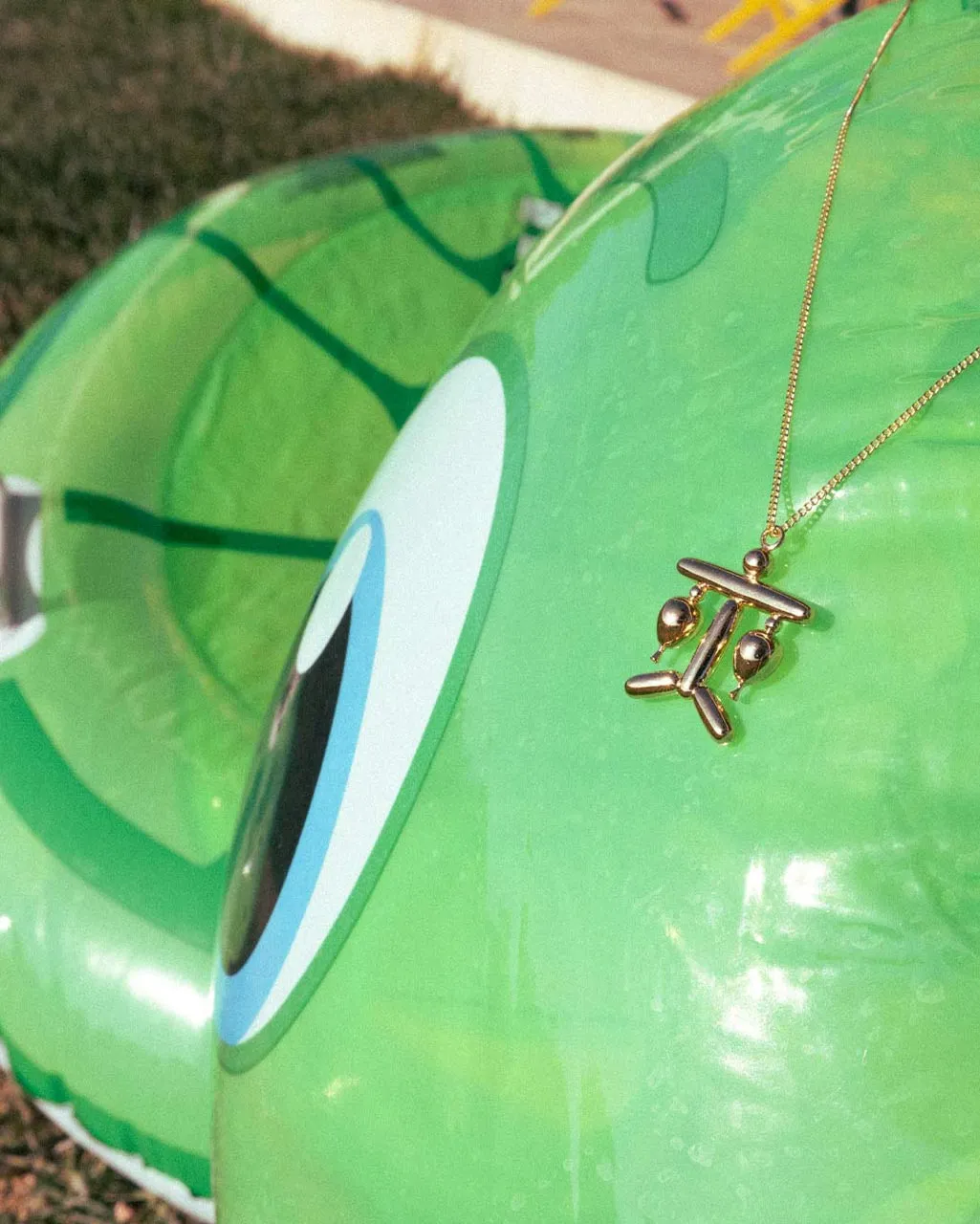 Completedworks Capricorn pendentif ballon plaqué or capricorne