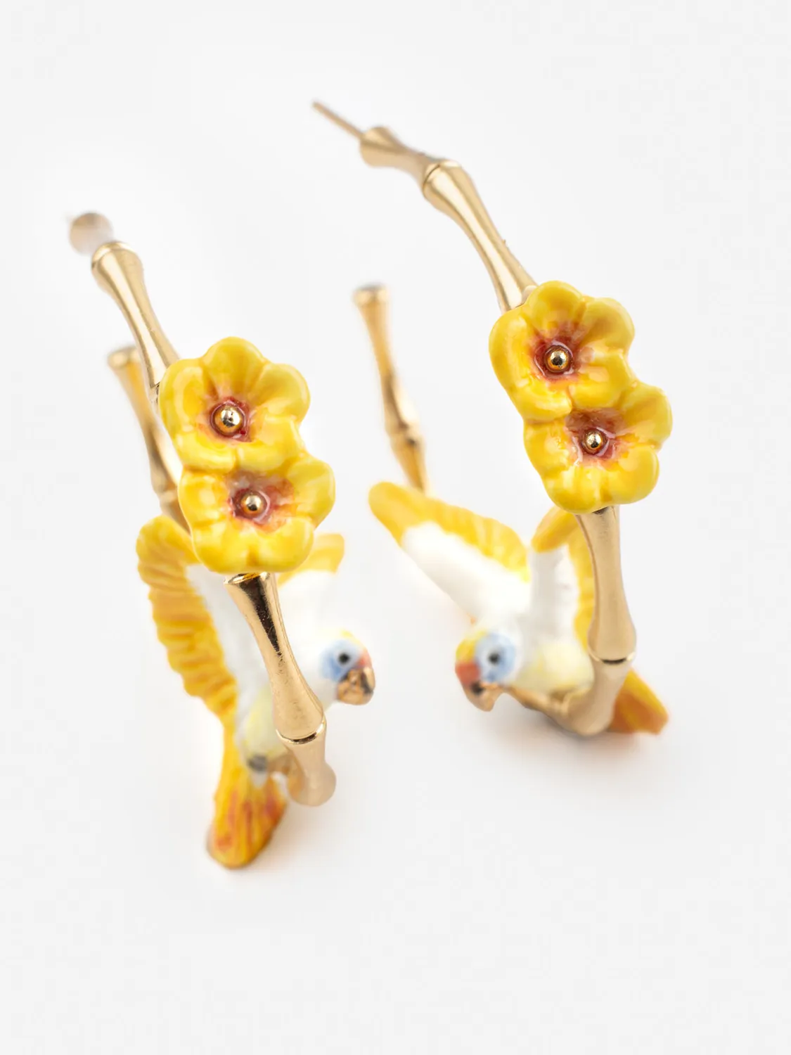 Nach Bijoux perroquet et fleurs boucles d'oreilles créoles bambou jaune
