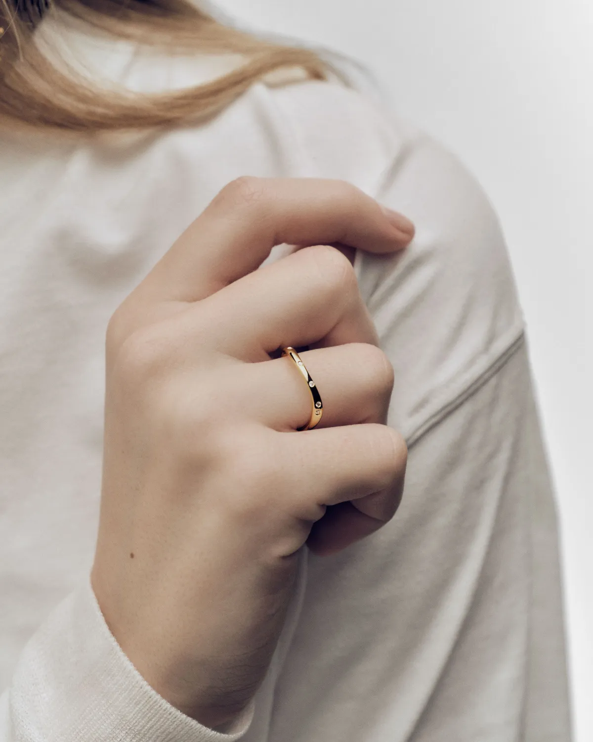 PDPAOLA Air bague fine dorée oxyde blanc