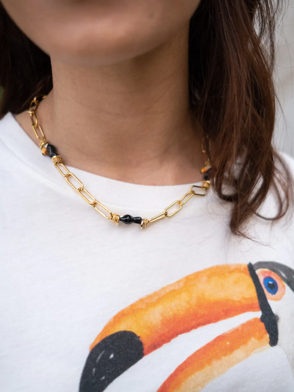 Nach Bijoux chaîne toucan collier porcelaine dorée