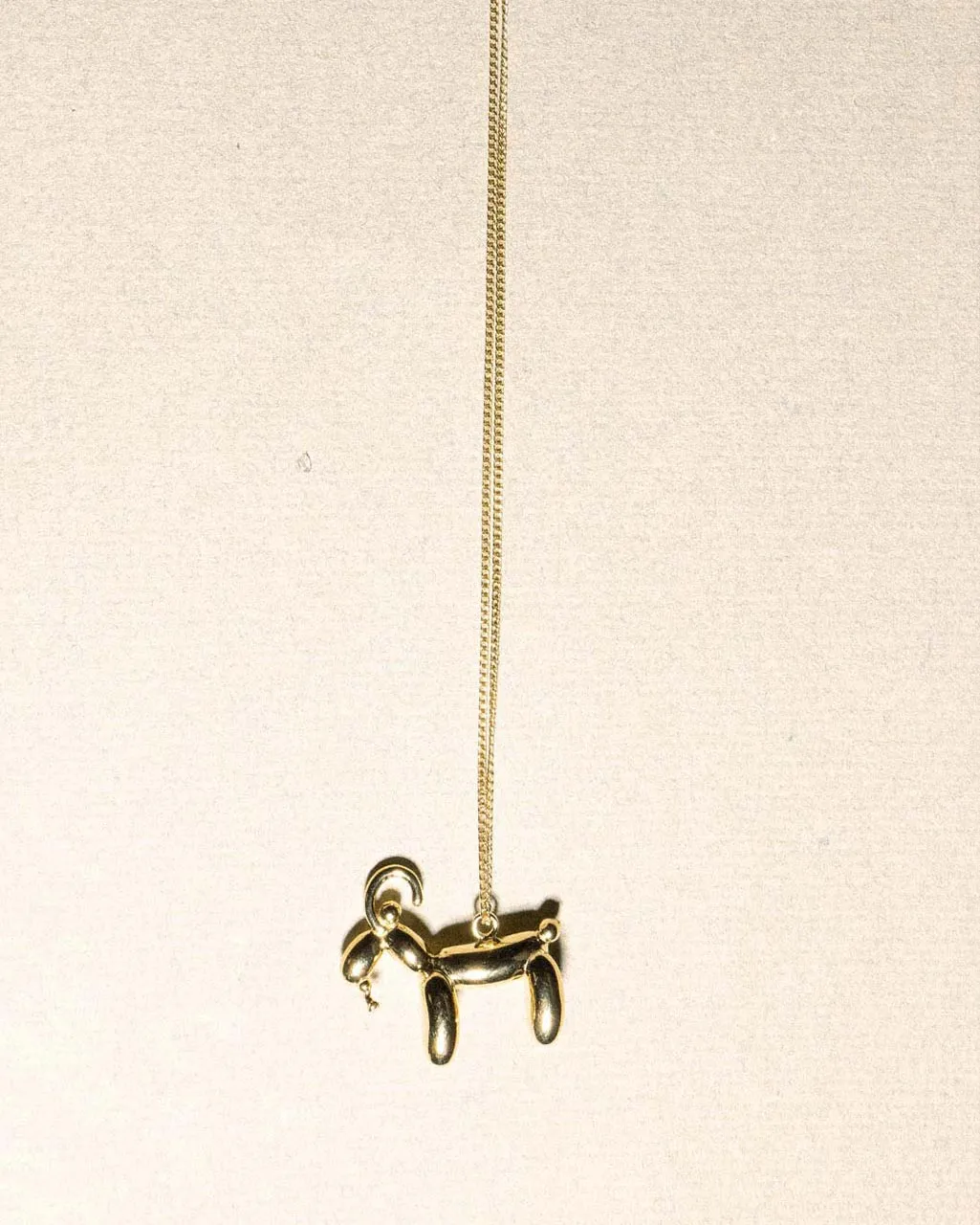 Completedworks Capricorn pendentif ballon plaqué or capricorne