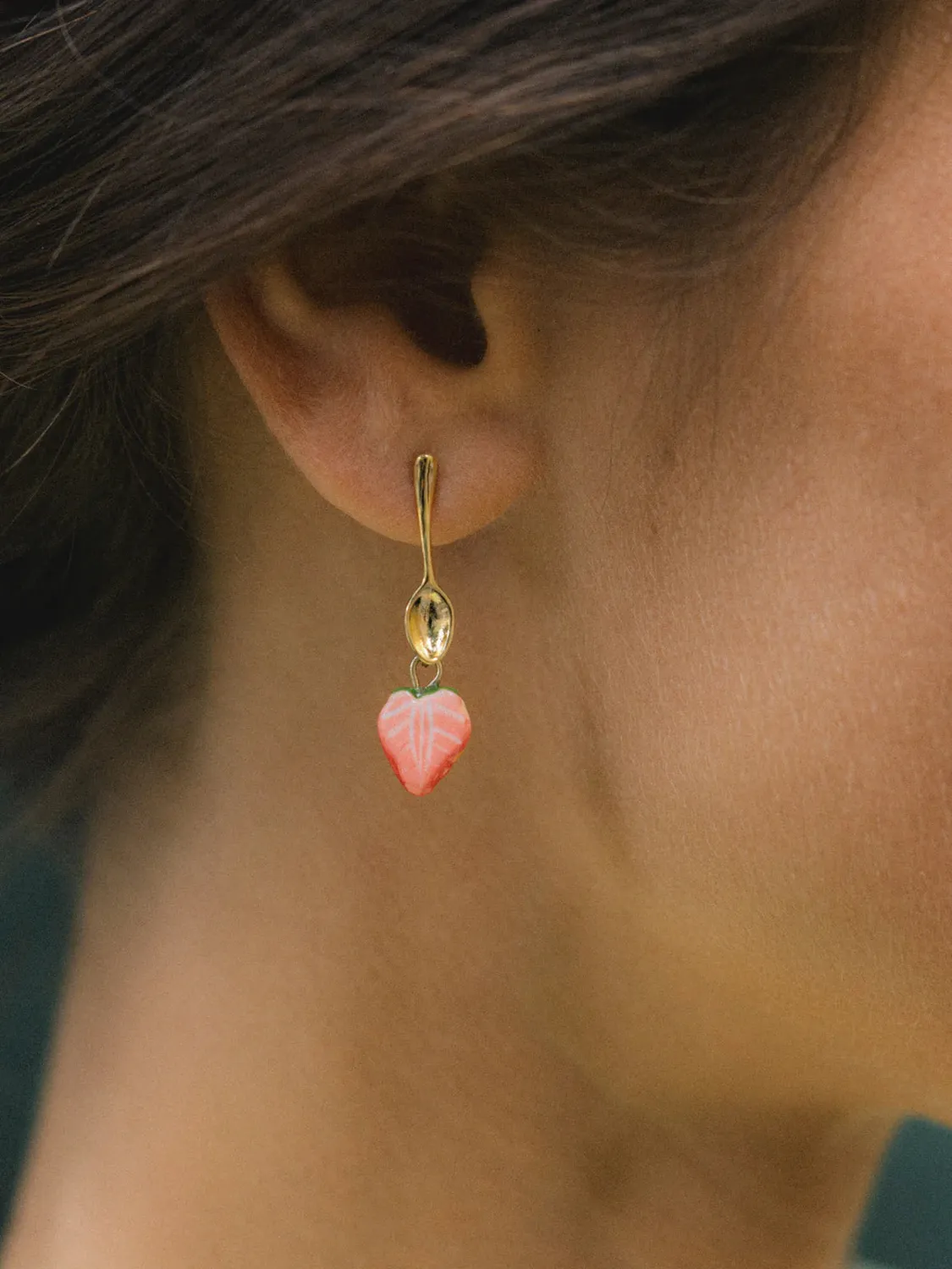 Nach Bijoux Belles du sud boucles pendantes fraise porcelaine