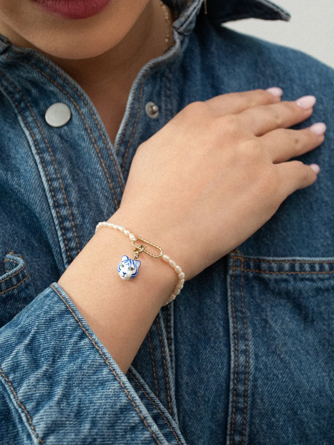 Nach Bijoux charm tigre bleu et blanc porcelaine