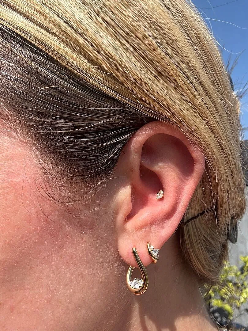 Astrid & Miyu Pear Cluster Stud clous d'oreilles dorés cristal