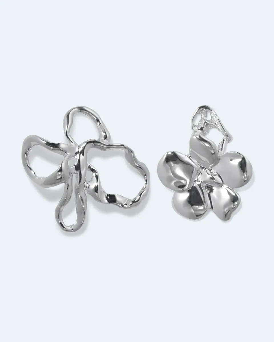 Completedworks Past Present boucles argent recyclé dépareillées