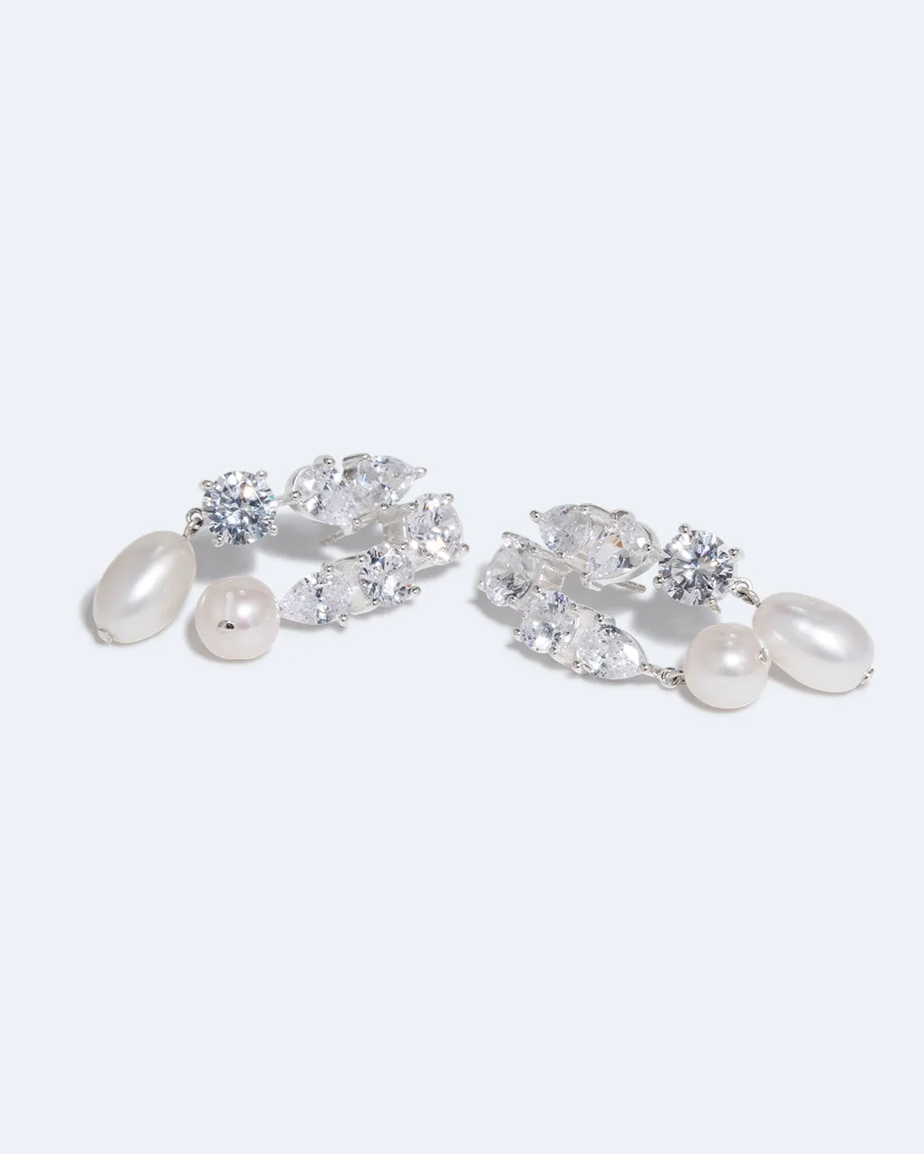 Completedworks Cascading boucles perle zirconia argent