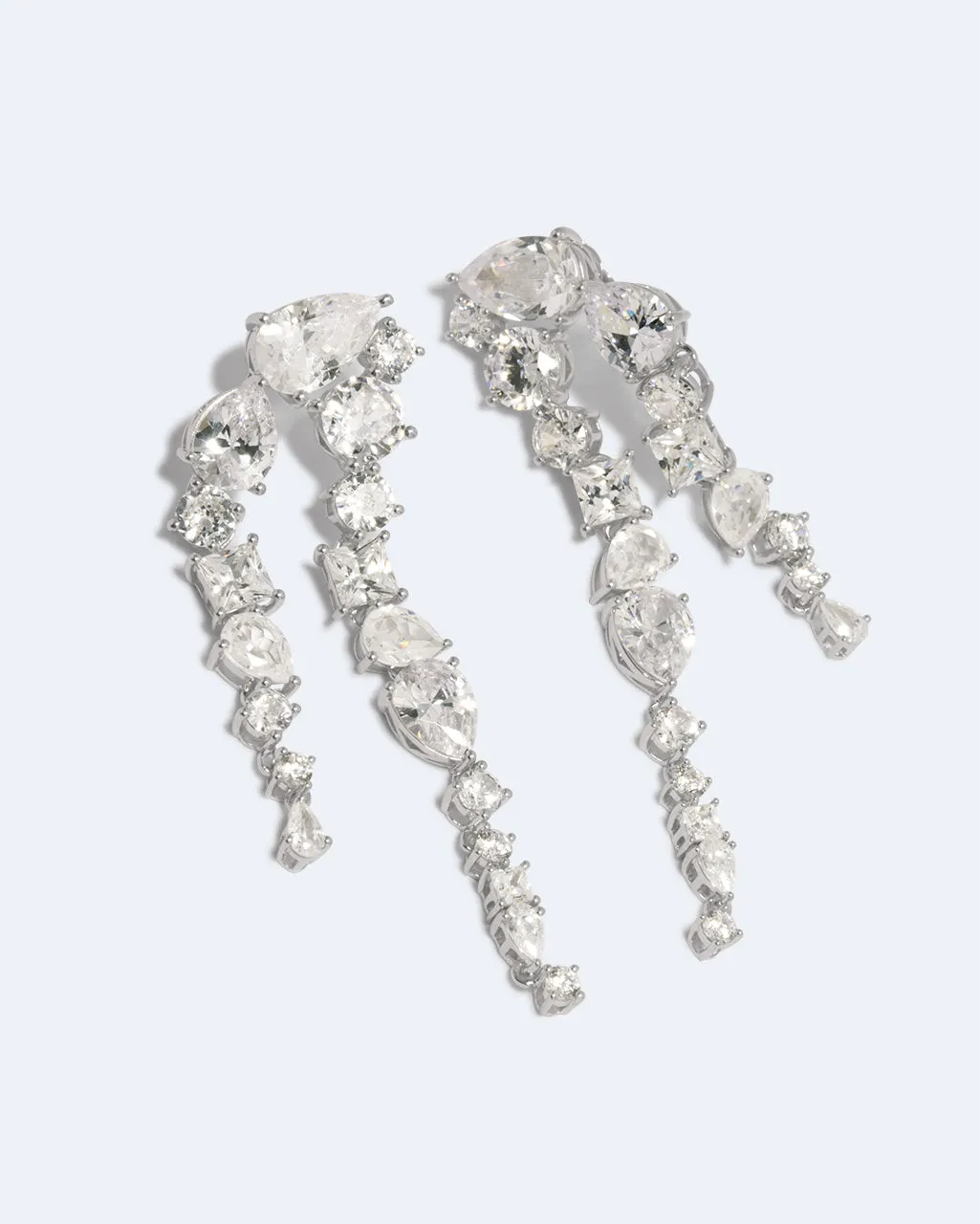 Completedworks Corus boucles argent zirconia mi-longues