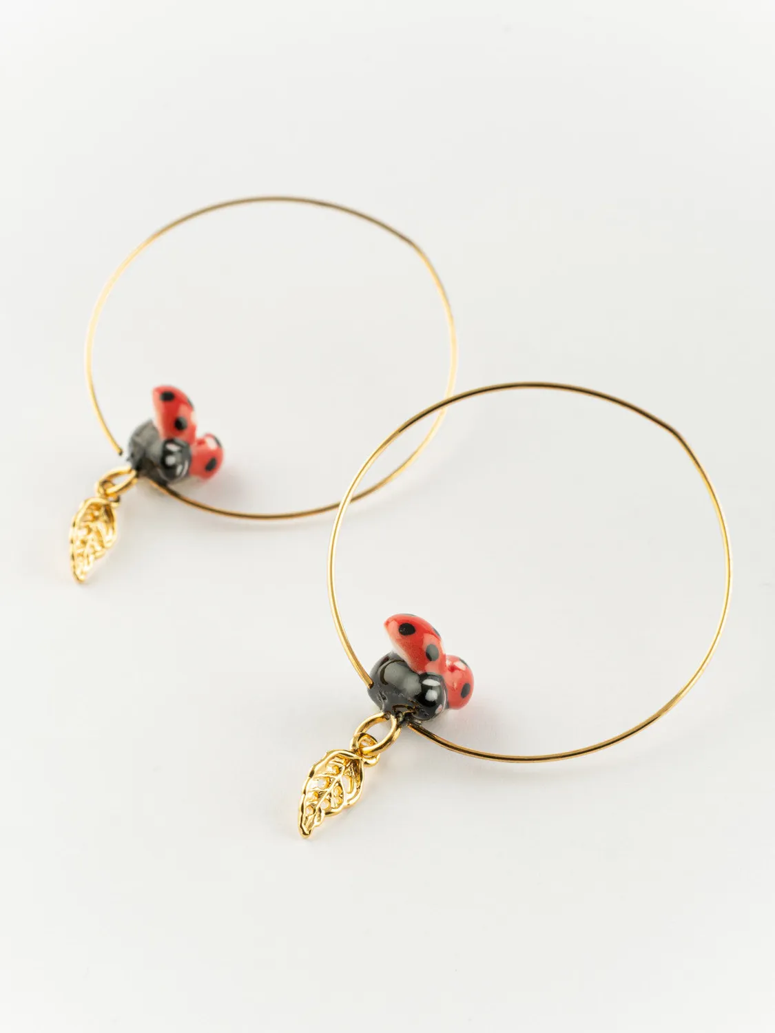 Nach Bijoux feuille coccinelle grandes créoles porcelaine rouge
