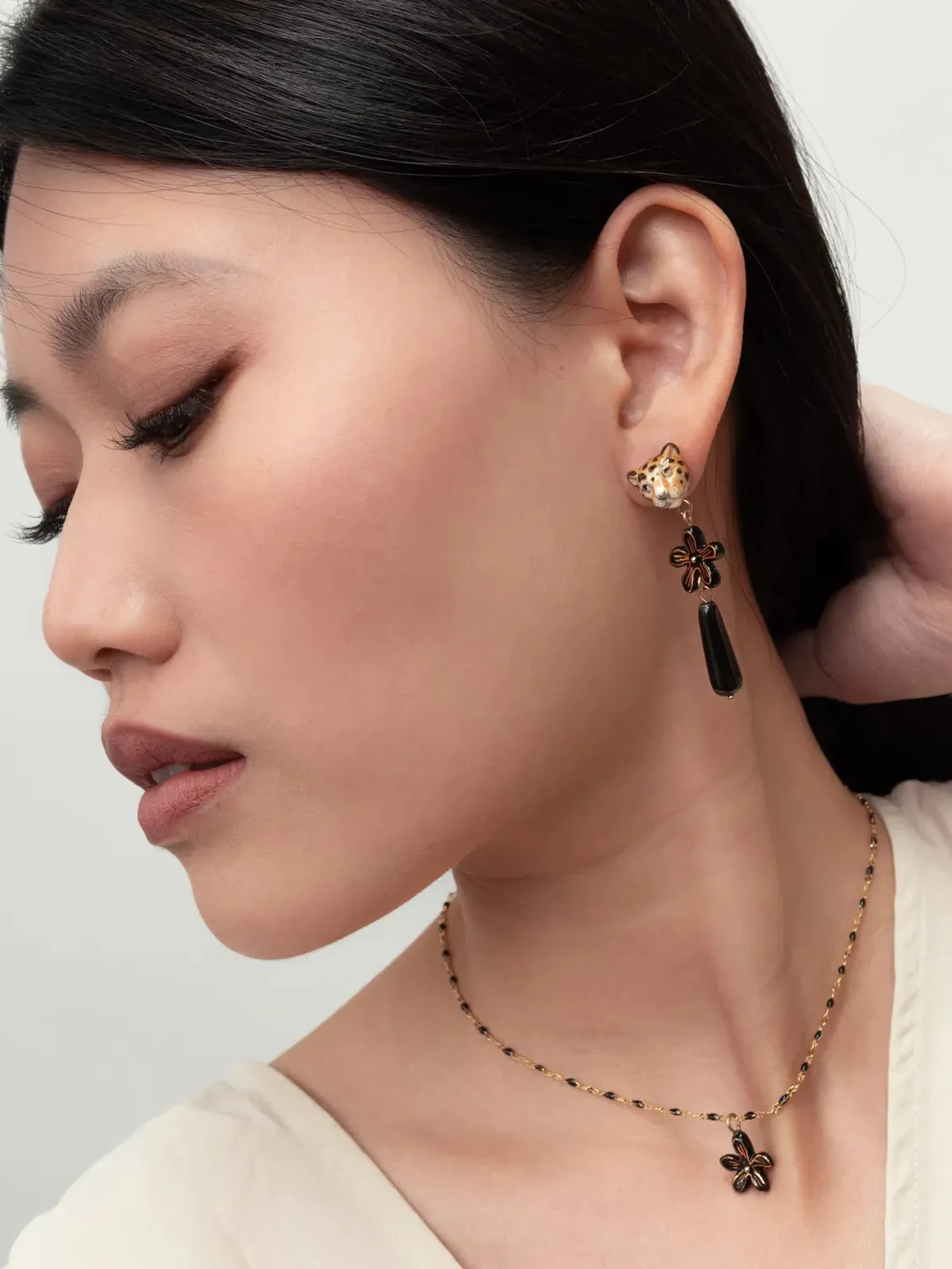Nach Bijoux léopard fleur d'Erine boucles d'oreilles pendantes porcelaine