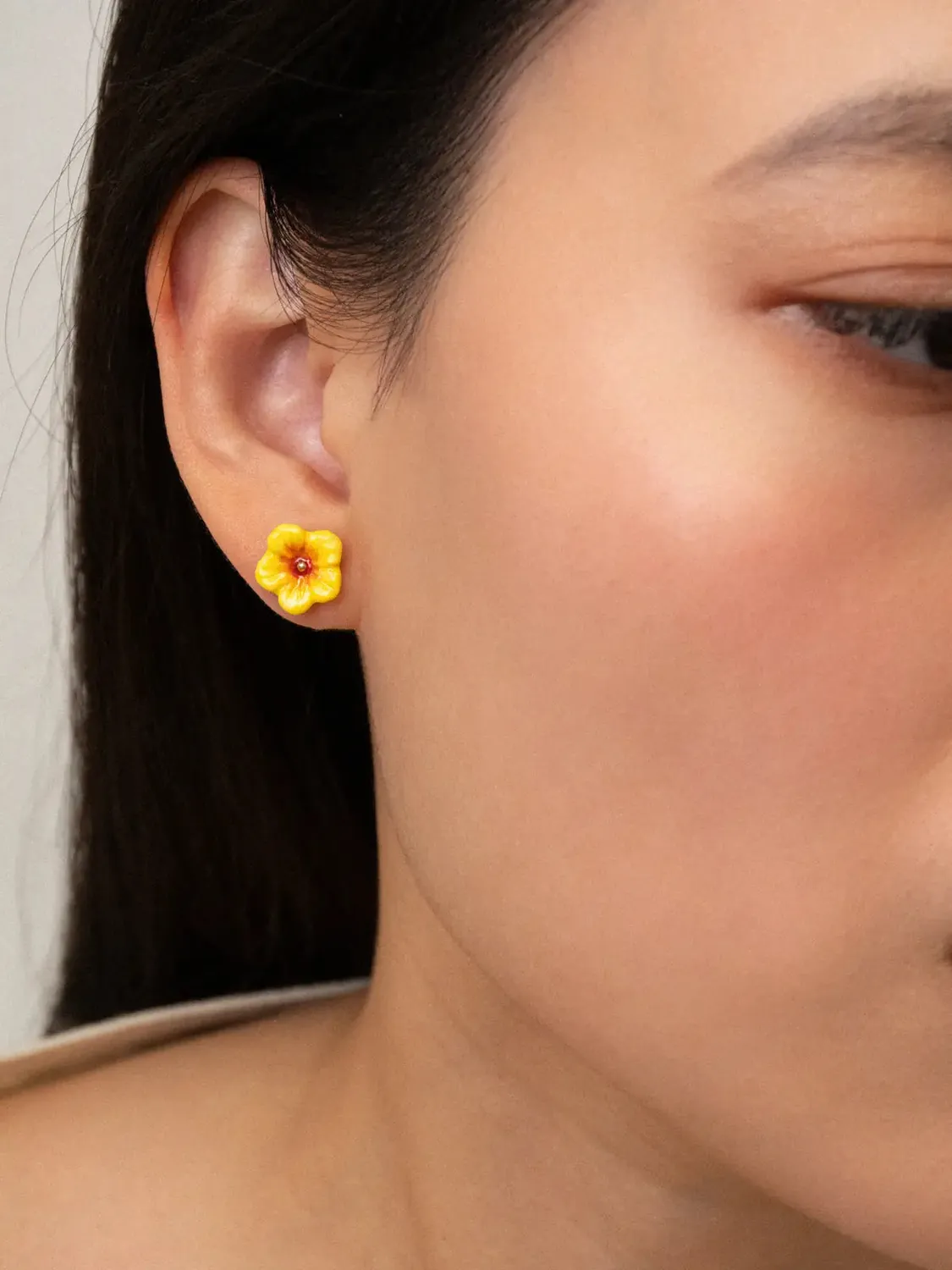 Nach Bijoux Mini hibiscus jaunes boucles d'oreilles puces