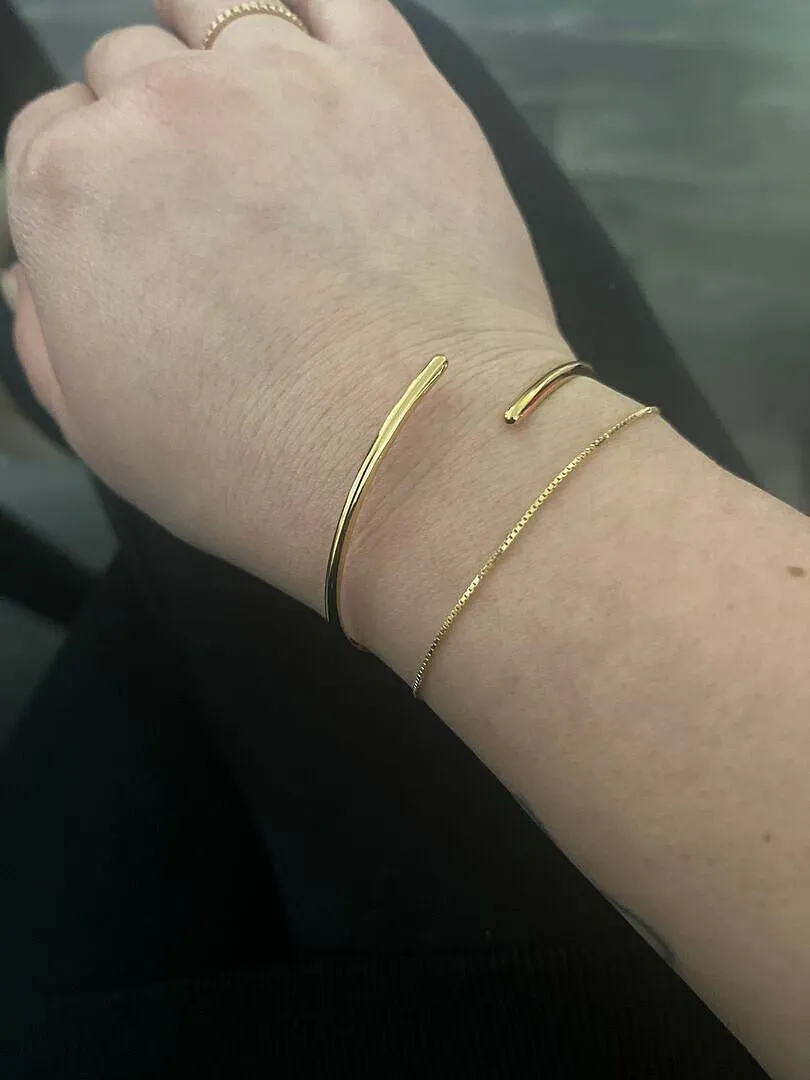Astrid & Miyu Twist Cuff jonc bracelet doré torsadé