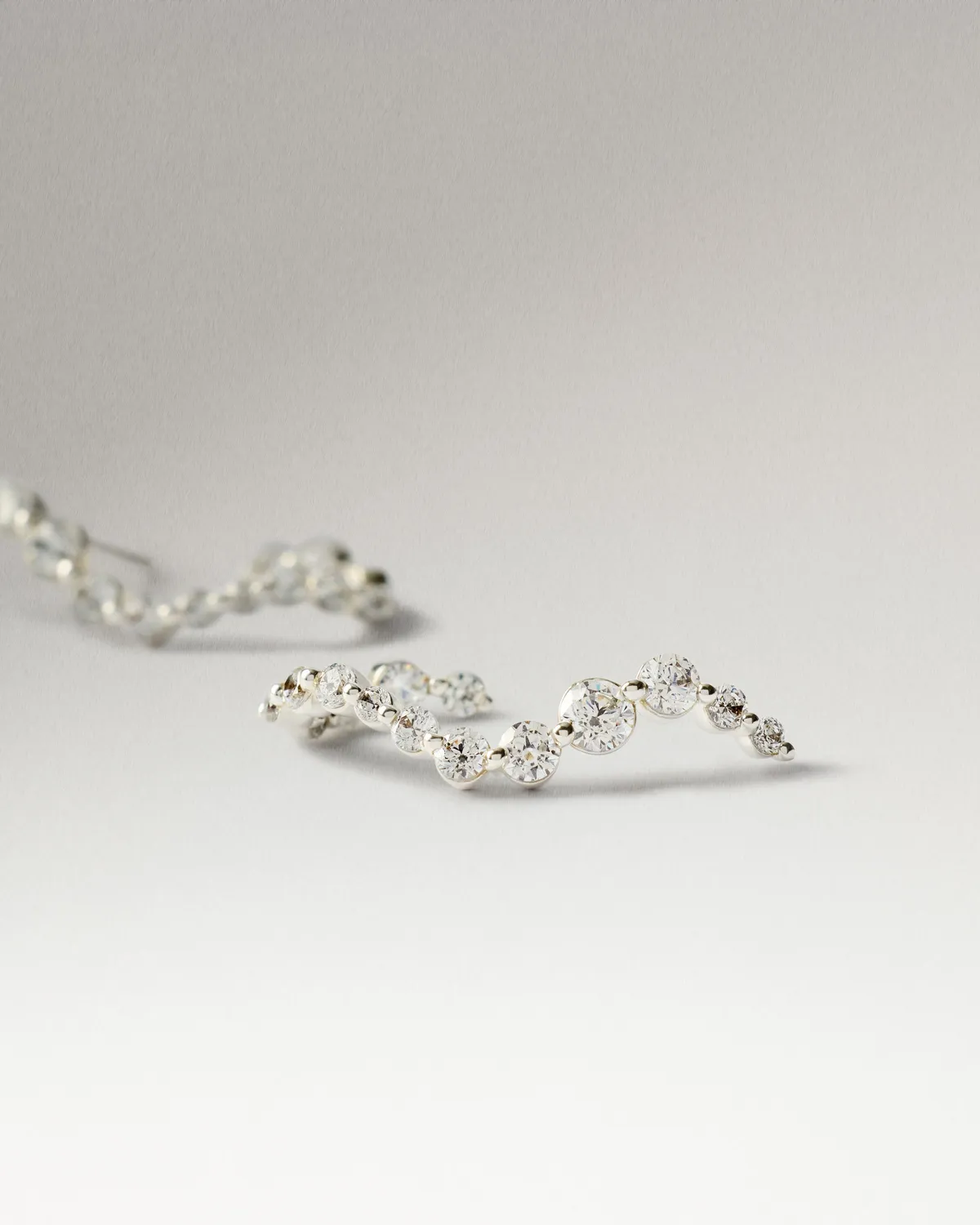 PDPAOLA Venus mini créoles or blanc diamants