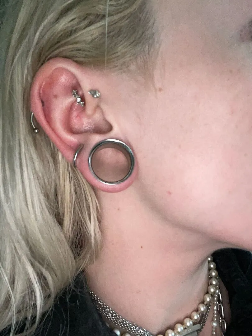 Astrid & Miyu Simple piercing anneau or blanc massif