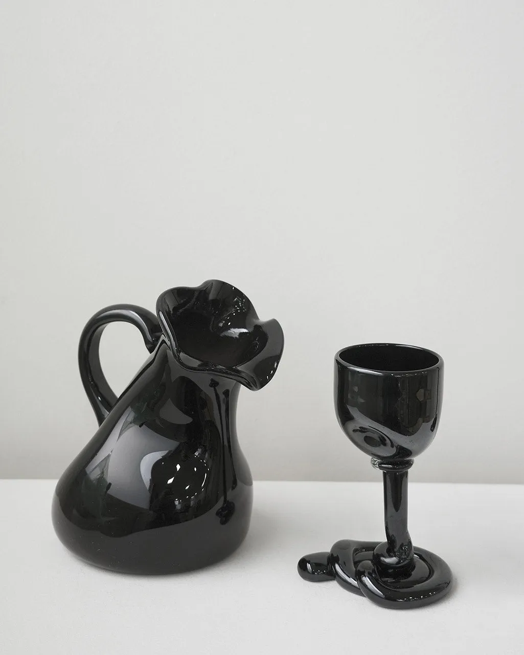 Completedworks Thaw verre vin noir recyclé