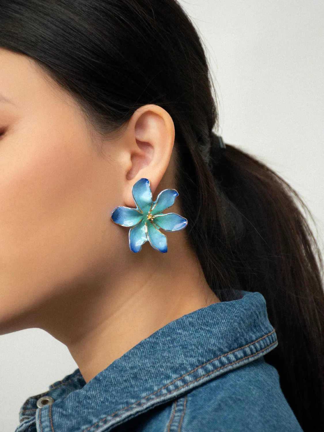 Nach Bijoux Maxi fleur céleste bleue puces boucles d'oreilles