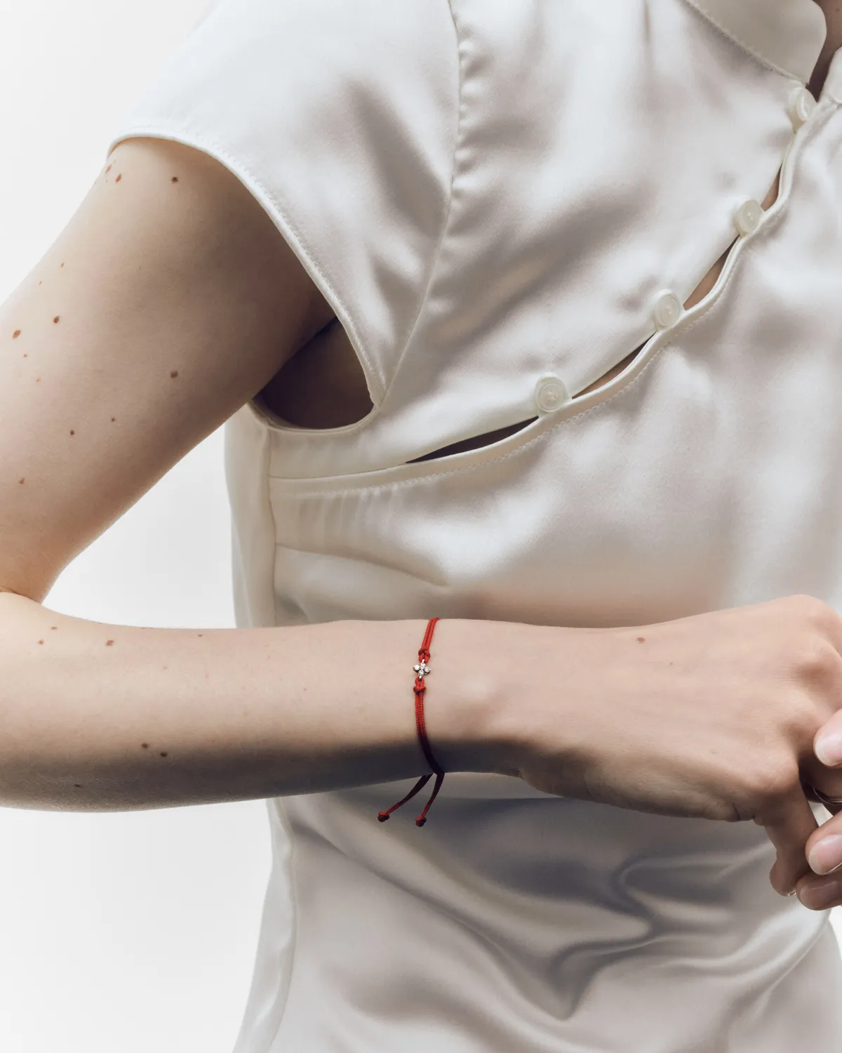 PDPAOLA Maggie bracelet cordon rouge diamants or blanc