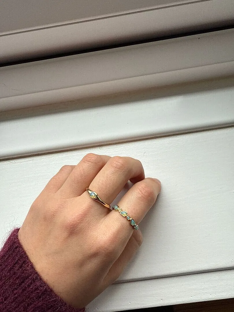 Astrid & Miyu Opal Pear Band bague or opale poire