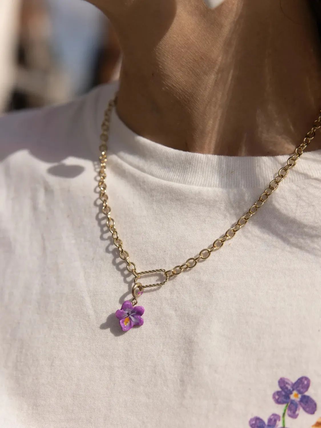 Nach Bijoux violette charms fleur porcelaine dorée