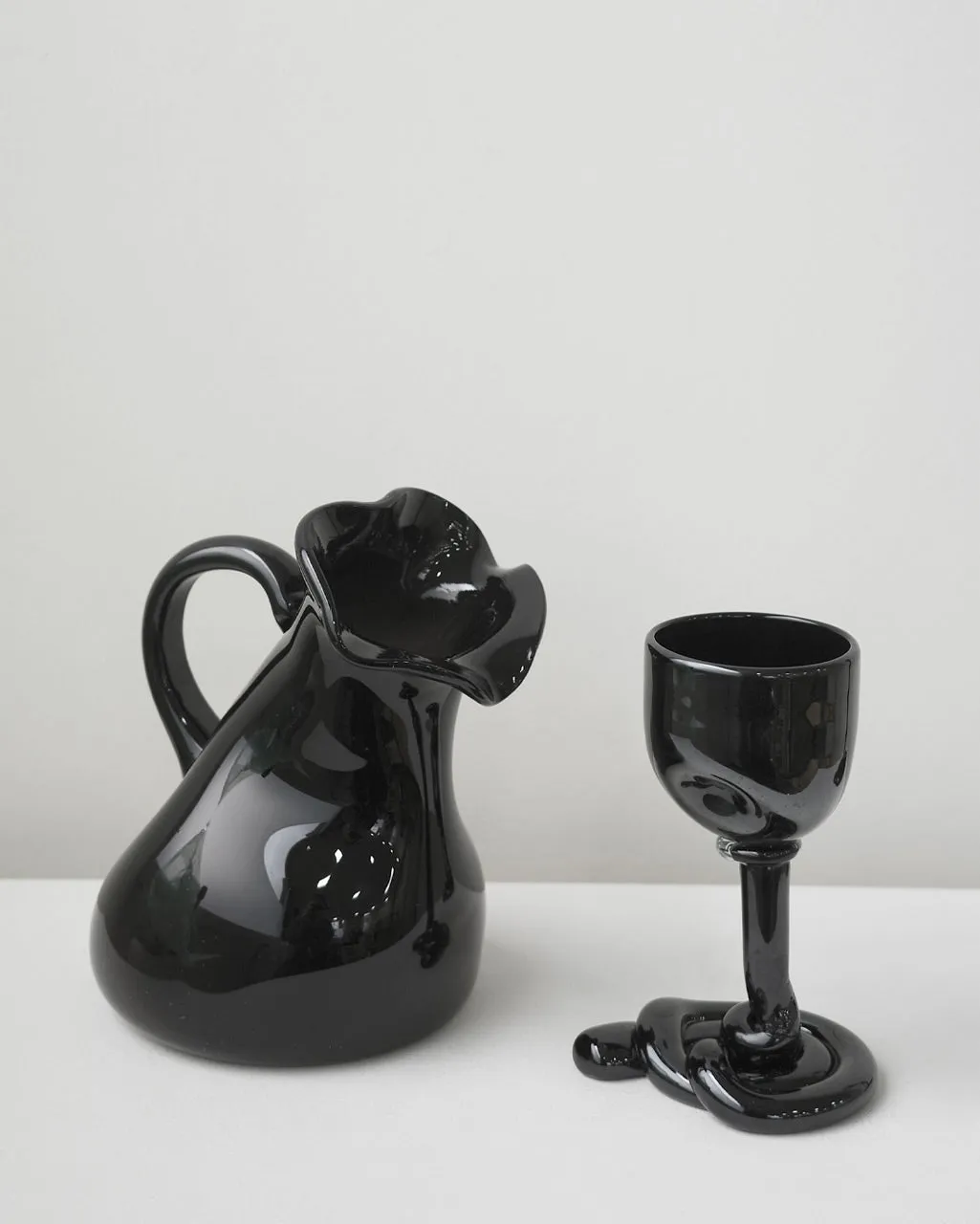 Completedworks Thaw verre vin noir recyclé