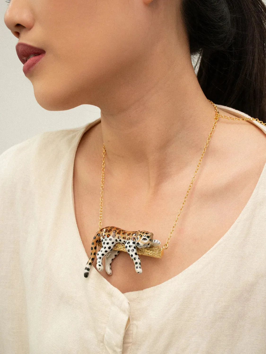 Nach Bijoux léopard sur branche collier porcelaine 70 cm