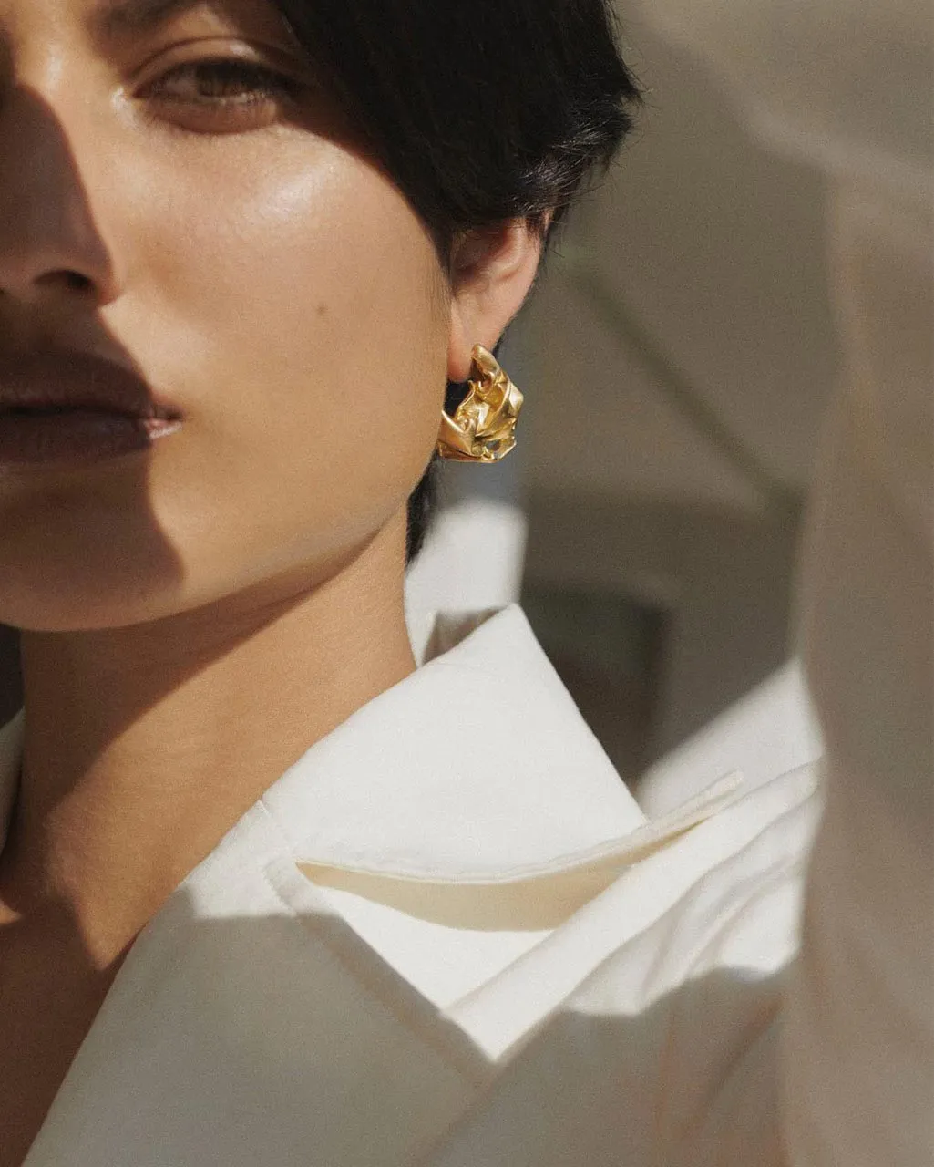 Completedworks Crunched boucles d'oreilles vermeil or jaune