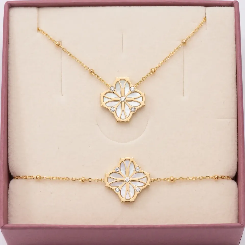 Nao de Paris Fleur Nouvelle coffret or nacre blanche