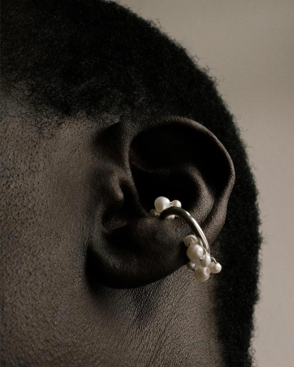 Completedworks Surfacing ear cuff perle argent recyclé