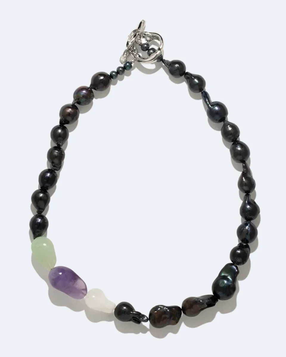 Completedworks Foraging II collier perles résine platine
