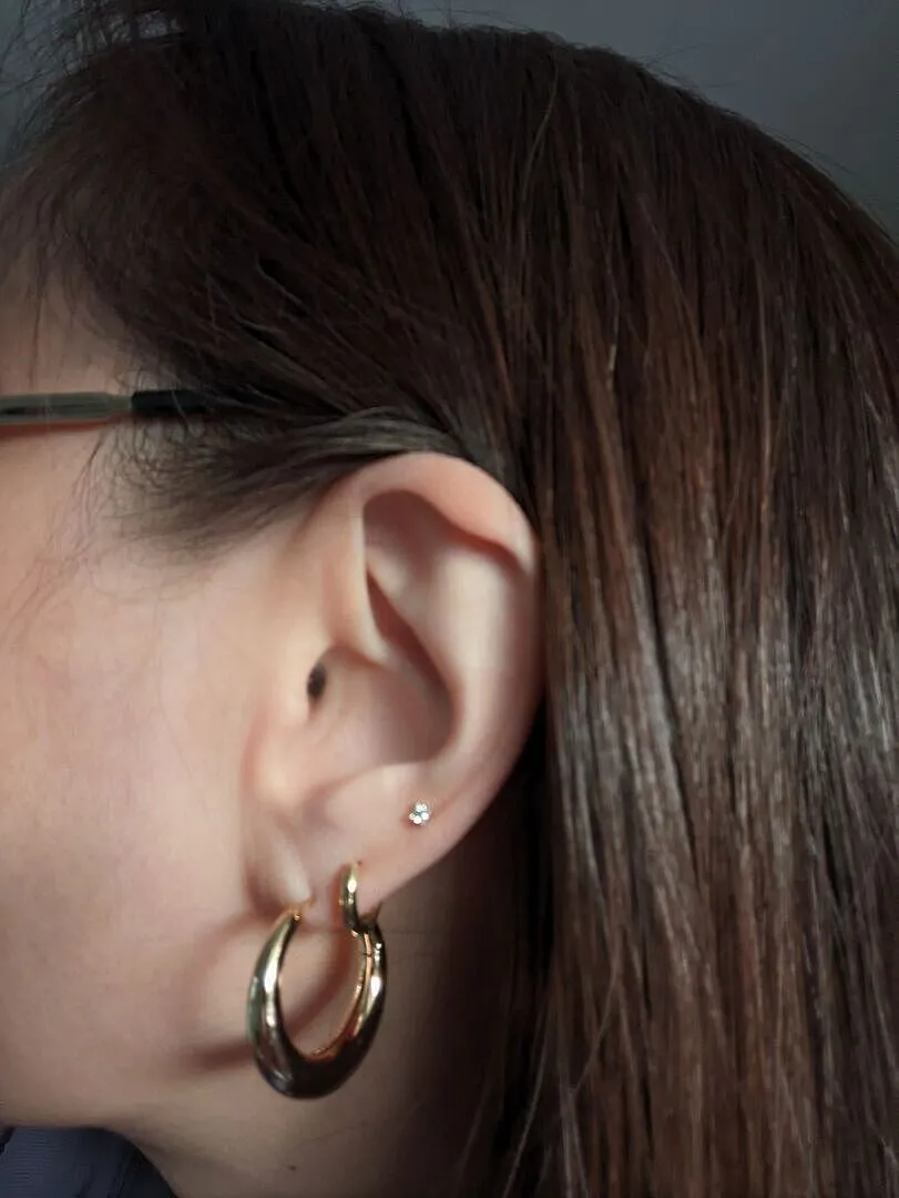Astrid & Miyu Dome Hoops créoles dorées bombées
