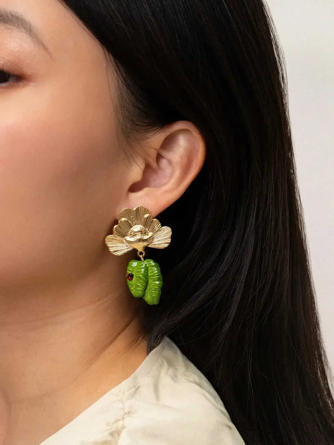Nach Bijoux fleurs coccinelle pendantes boucles vertes