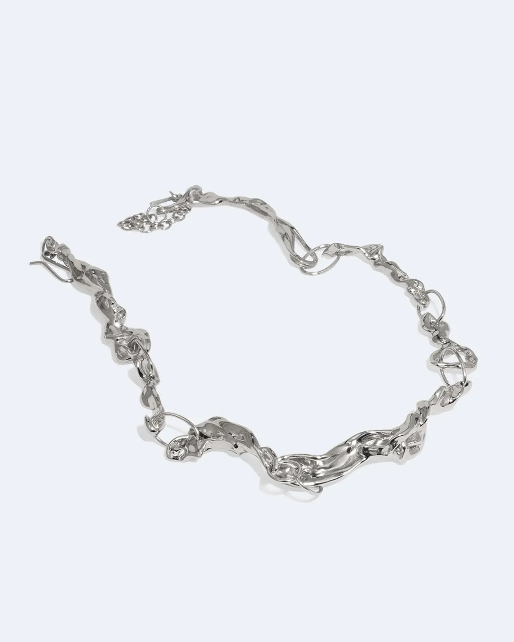 Completedworks Treacle collier ras de cou laiton rhodié