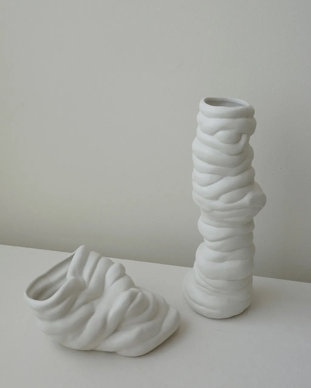 Completedworks Don't Slouch vase céramique blanc mat