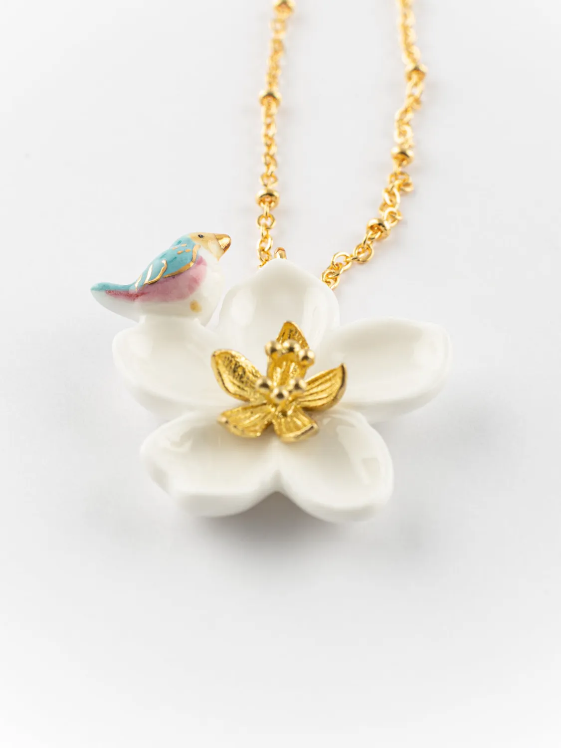 Nach Bijoux fleur de poirier et oiseau collier porcelaine