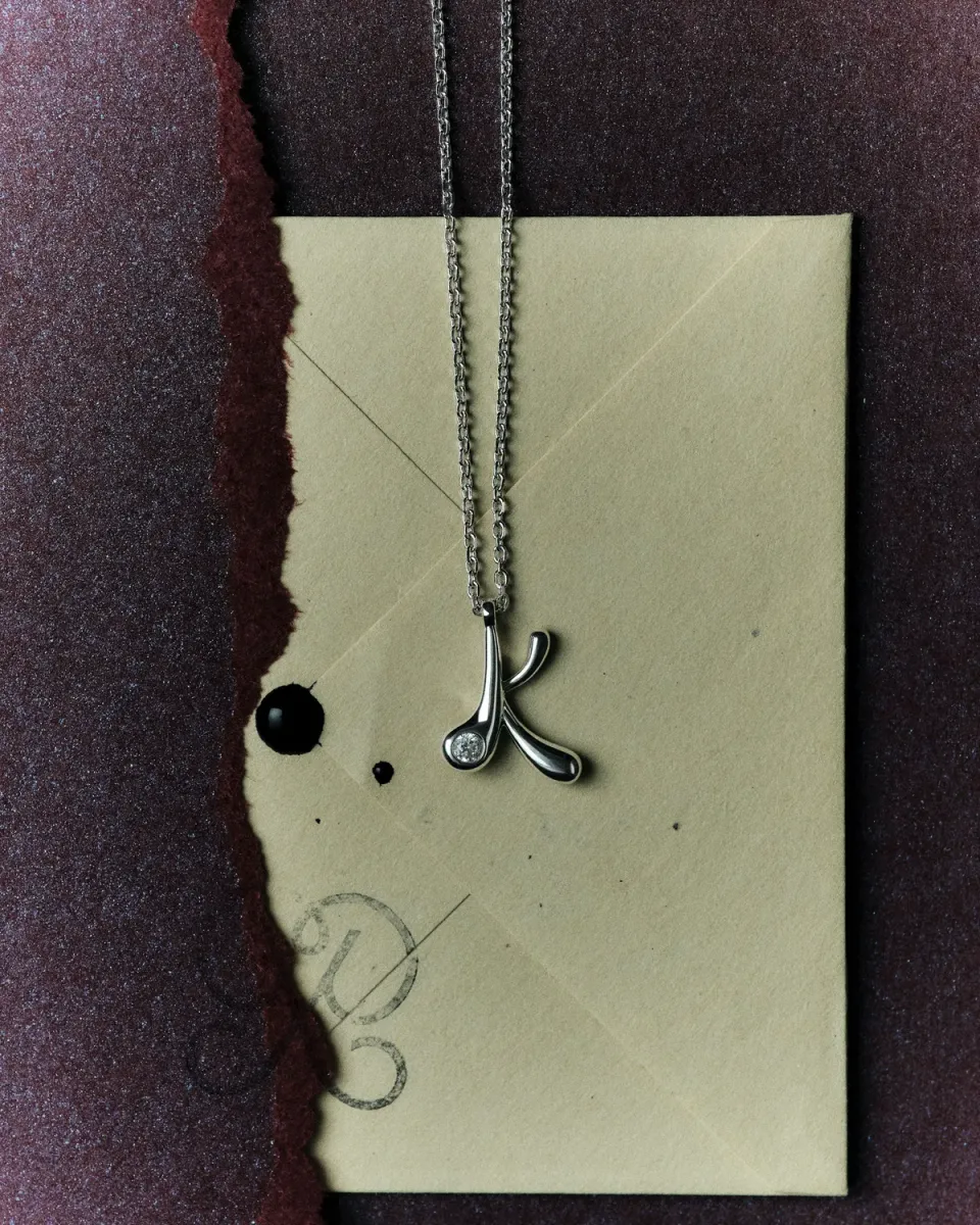 PDPAOLA Grid Valentine 5 charm initiale K argent