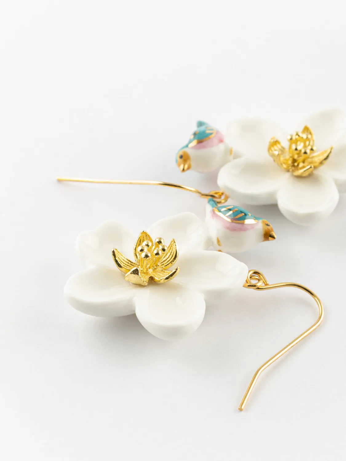 Nach Bijoux fleur blanche oiseau bleu boucles doreilles porcelaine