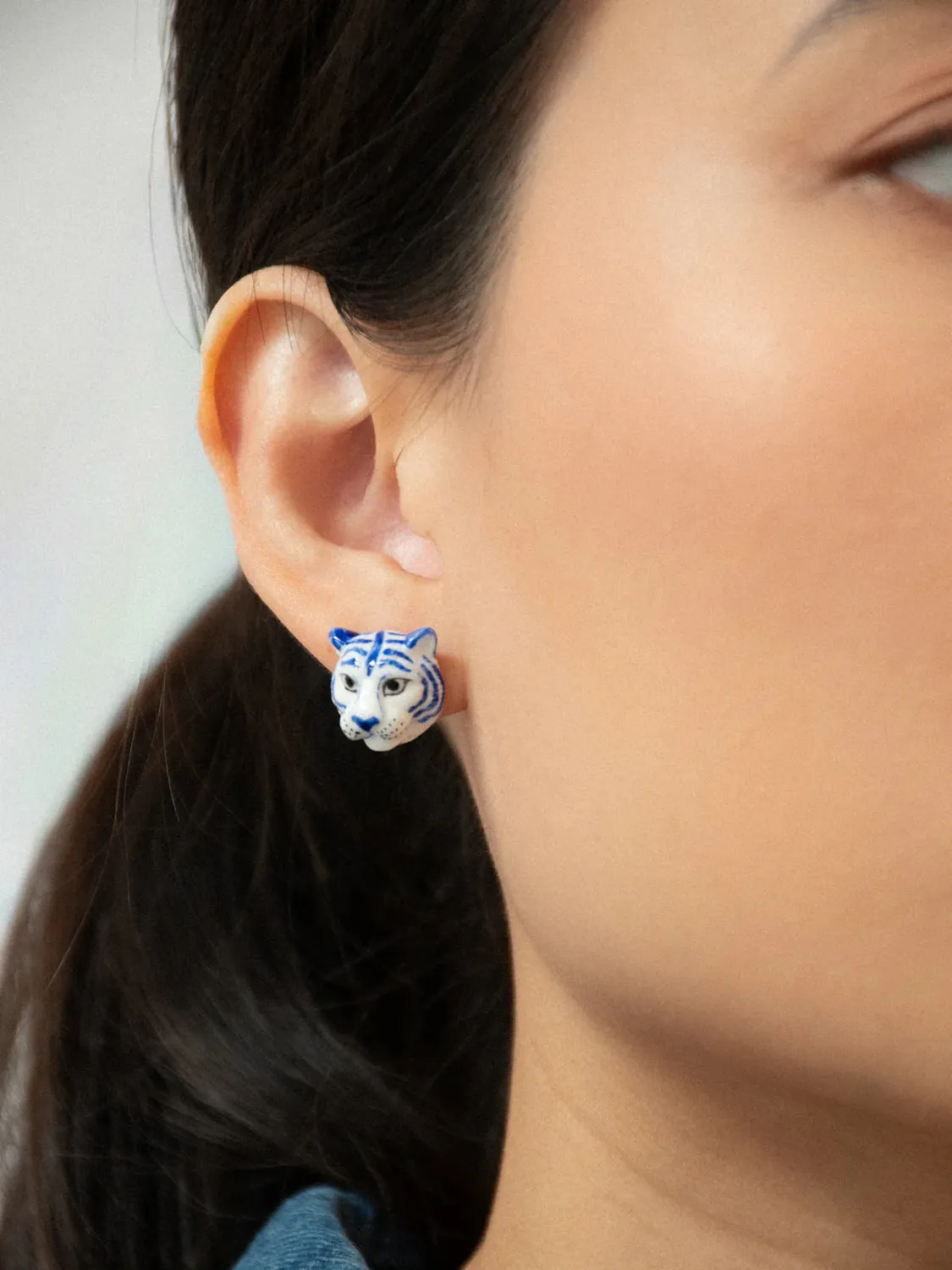 Nach Bijoux tigre bleu boucles d'oreilles puces porcelaine